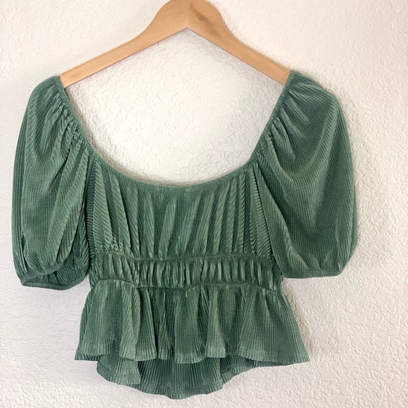 Forever 21 | Like new green peasant top puffed sleeve cropped size medium - Picture 5 of 6
